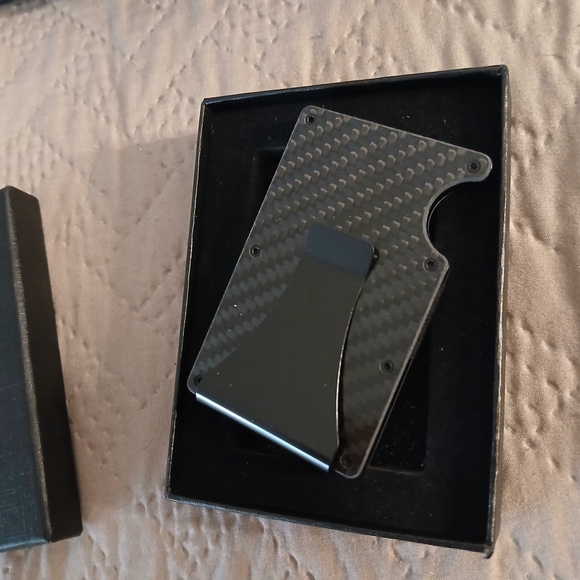 Carbon Fiber Card Holder with Money Clip - Picture 1 of 3